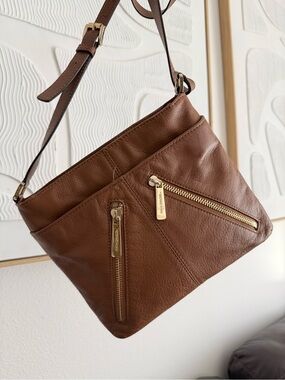 Leather Crossbody Bag in Brown - Classic Everyday Style